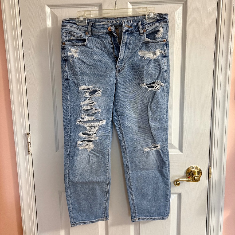 👖 American Eagle Light Wash Distressed Jeans | Size 6 X-Short